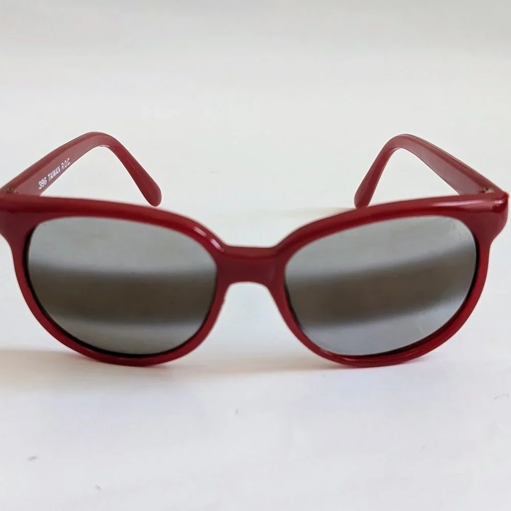 NWT Vintage 90's Kids Nylon C1000 Sport Sunglasses (S. Red)